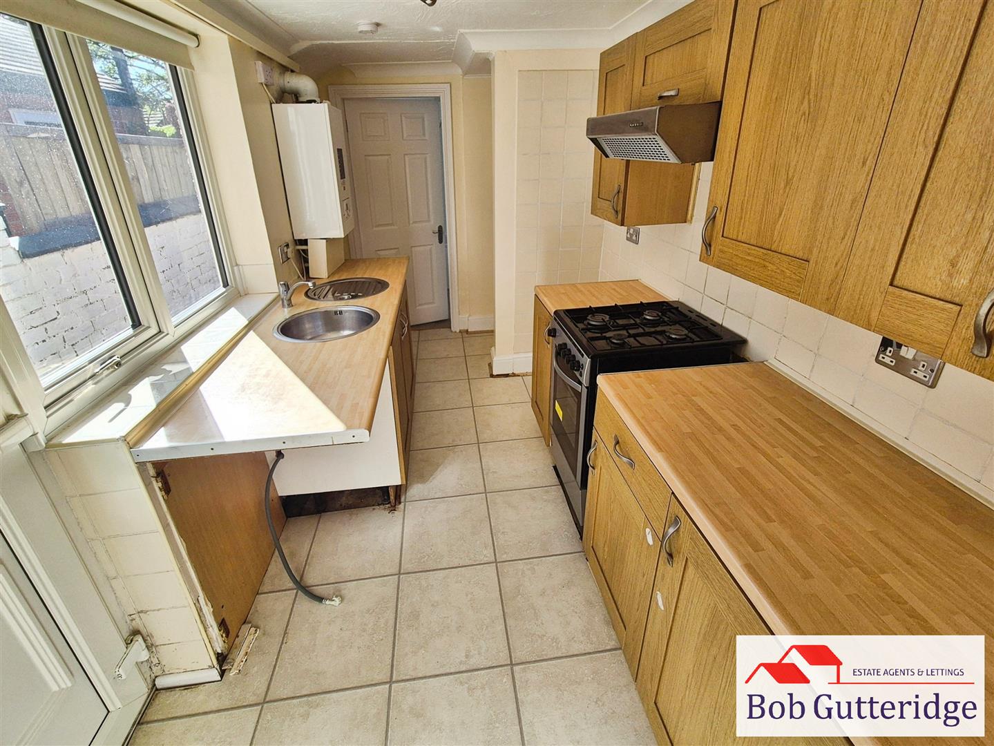 FITTED KITCHEN